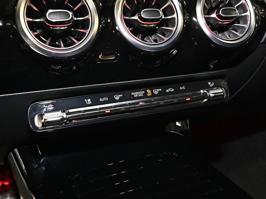 Mercedes-Benz CLA 180 Shooting Brake 2025