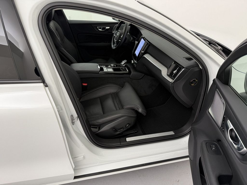 Volvo V60 2025