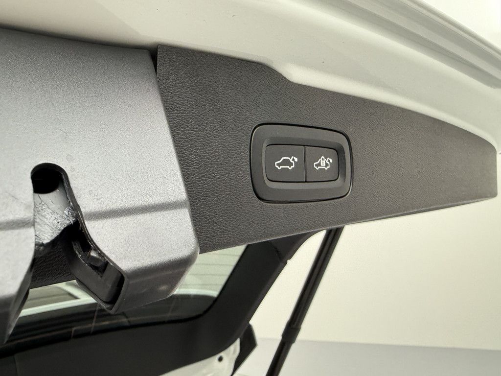 Volvo V60 2025