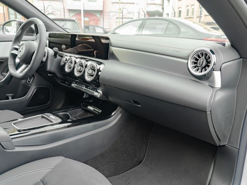 Mercedes-Benz CLA 220 2025