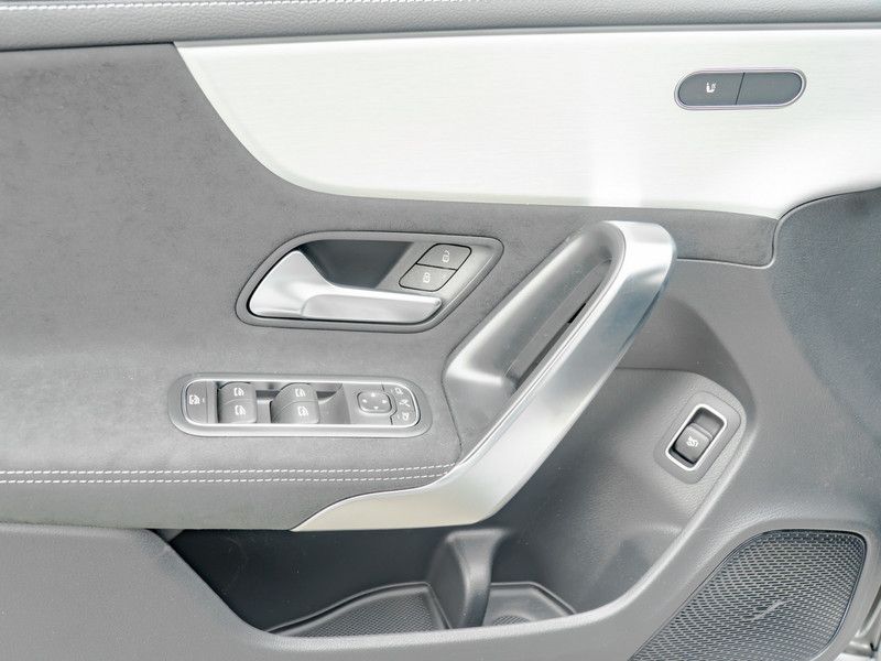 Mercedes-Benz CLA 220 2025