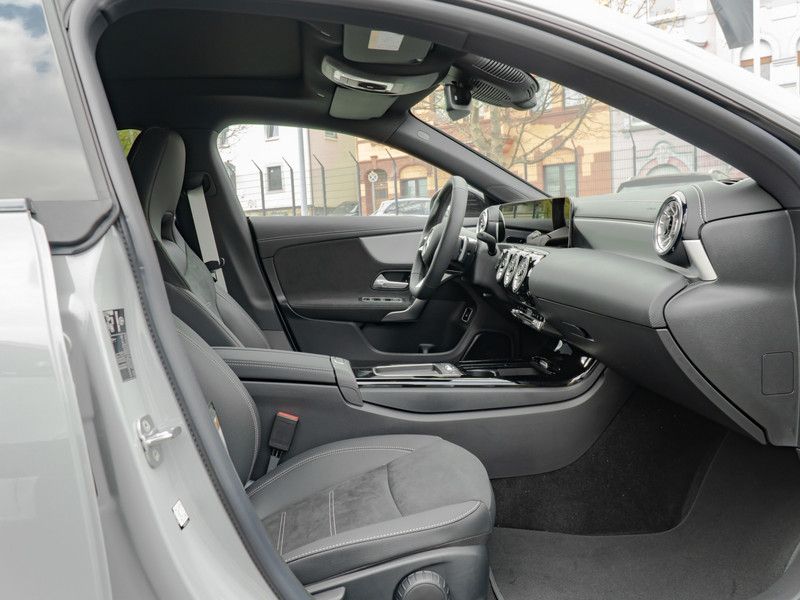 Mercedes-Benz CLA 220 2025