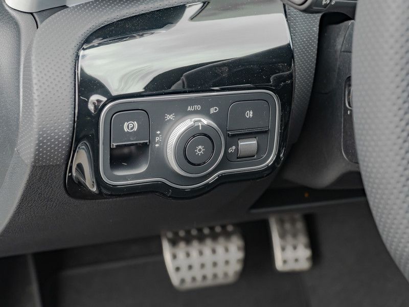 Mercedes-Benz CLA 220 2025