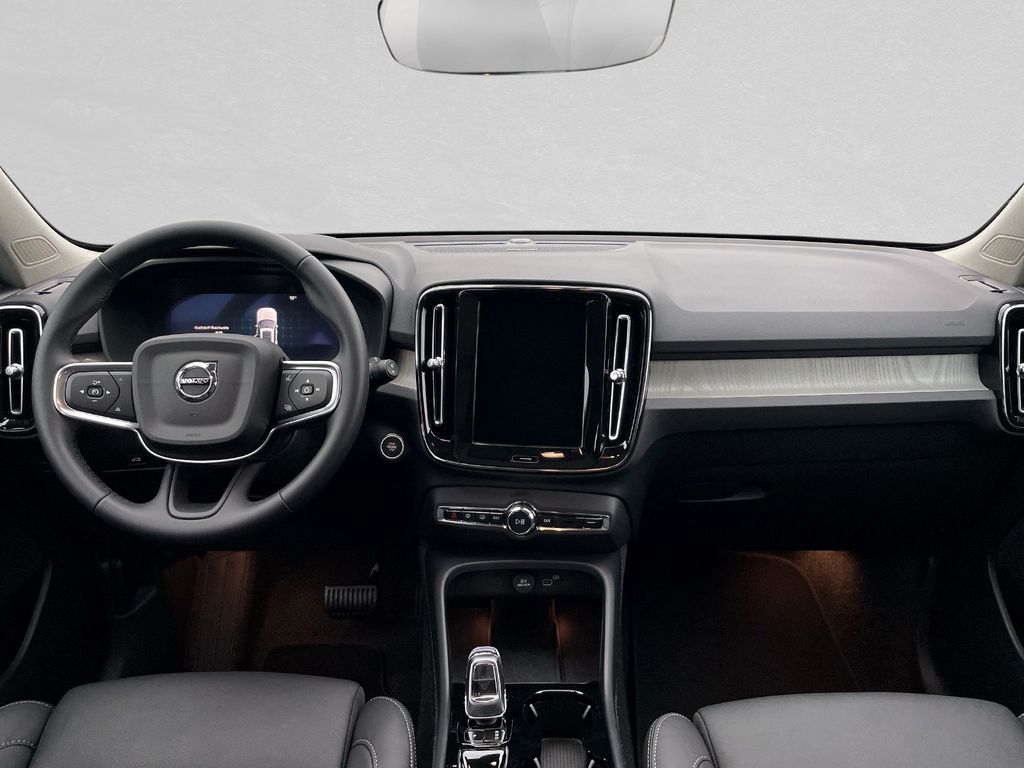 Volvo XC40 2025