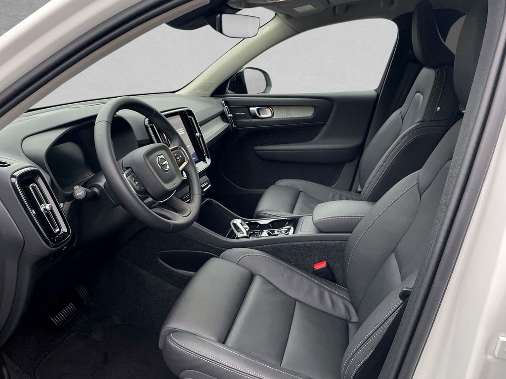 Volvo XC40 2025
