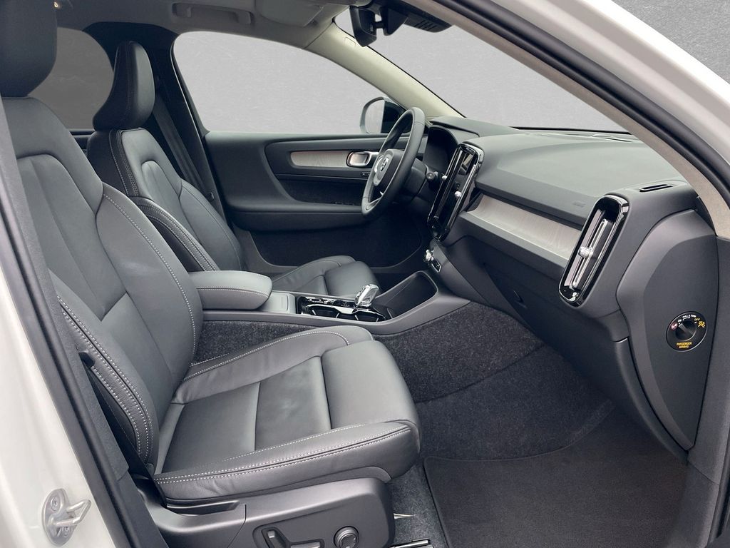 Volvo XC40 2025