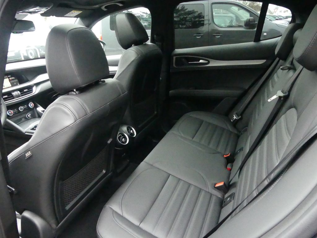 Alfa Romeo Stelvio 2025