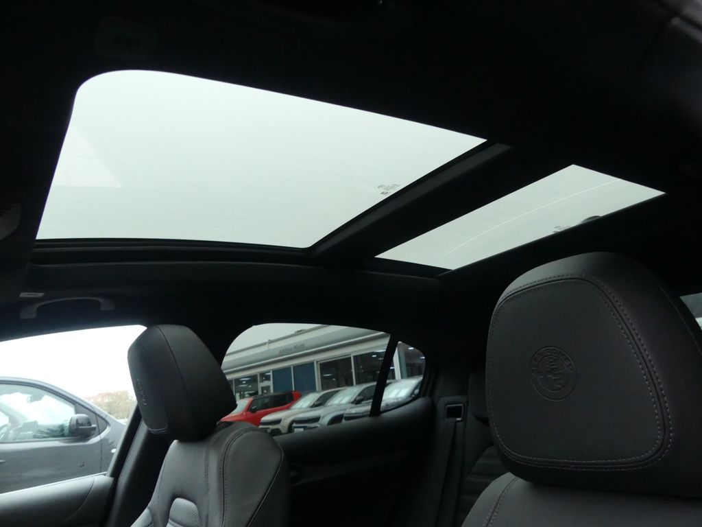 Alfa Romeo Stelvio 2025