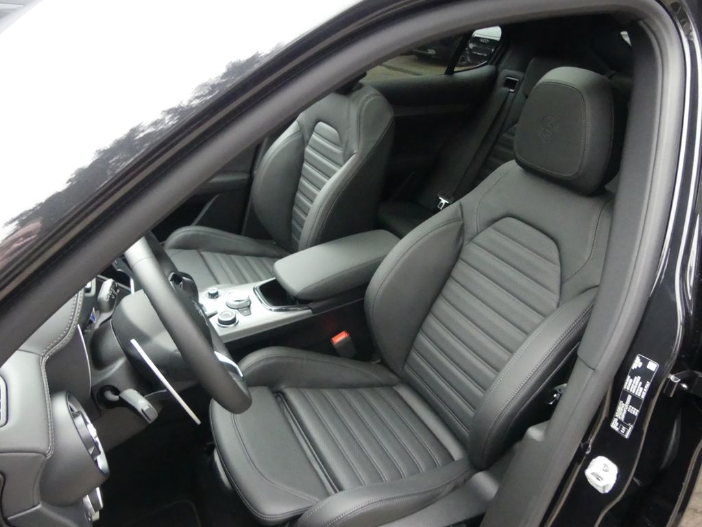 Alfa Romeo Stelvio 2025