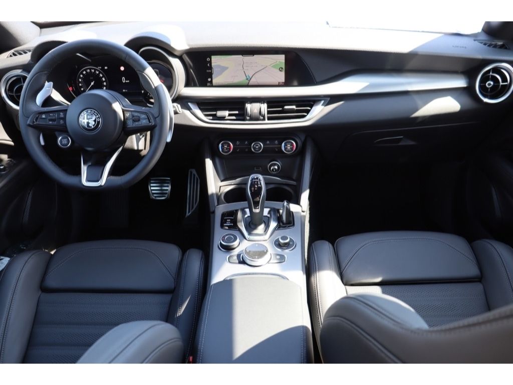 Alfa Romeo Stelvio 2025