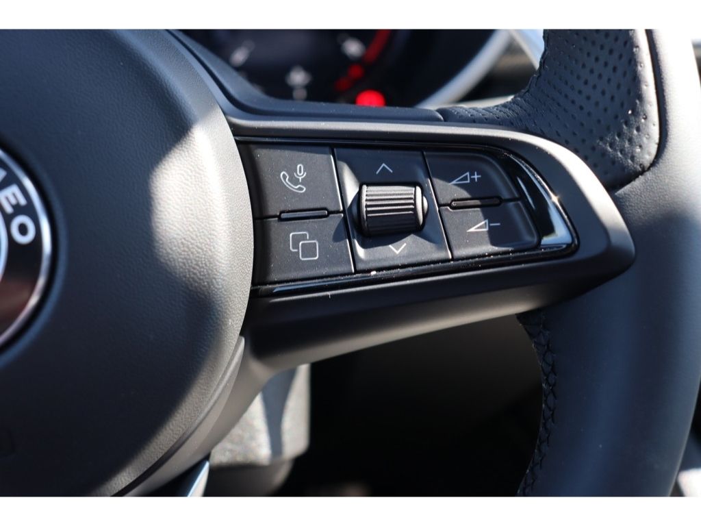 Alfa Romeo Stelvio 2025