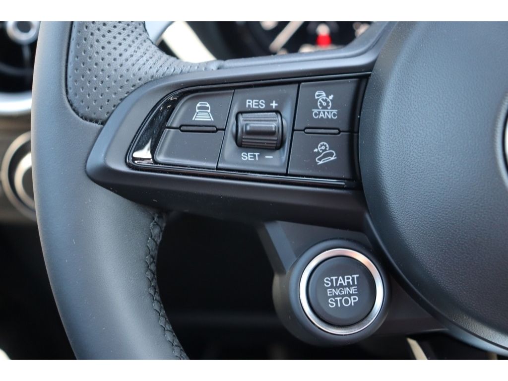 Alfa Romeo Stelvio 2025