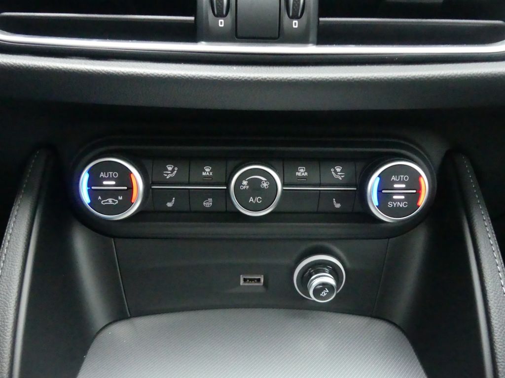 Alfa Romeo Stelvio 2025