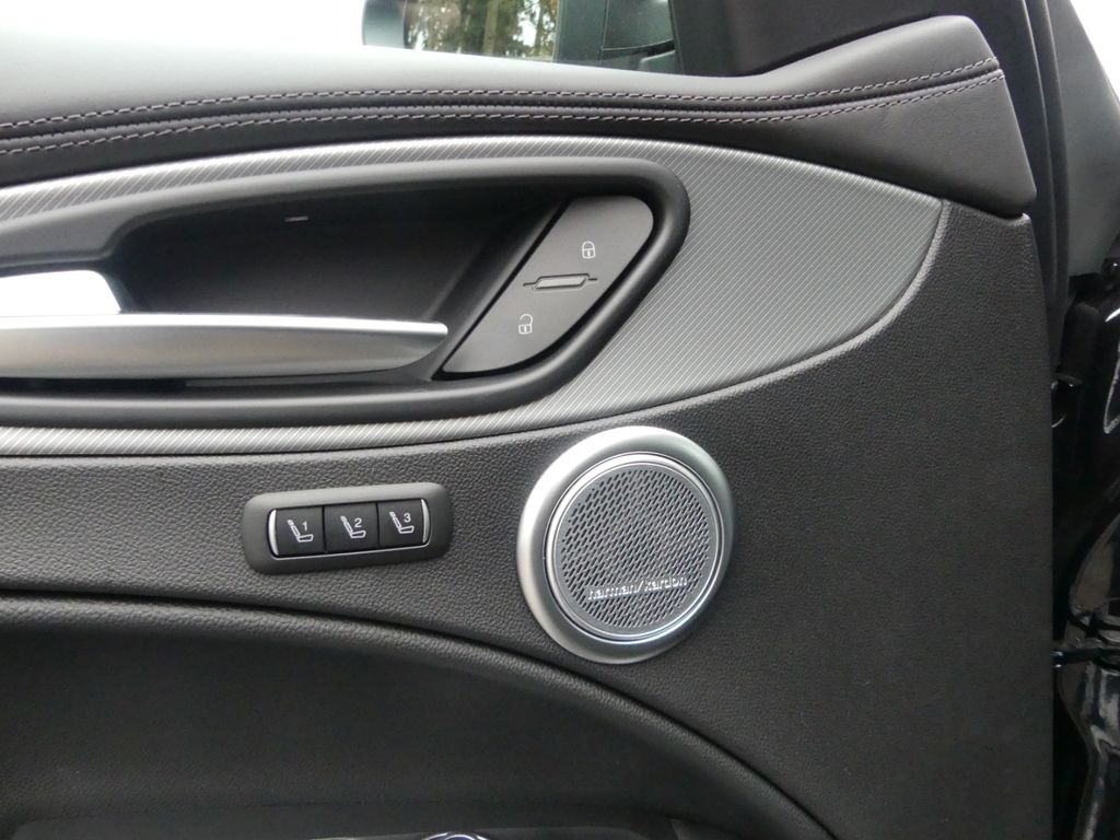 Alfa Romeo Stelvio 2025