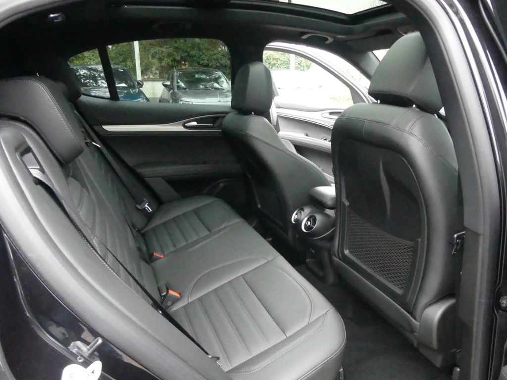 Alfa Romeo Stelvio 2025