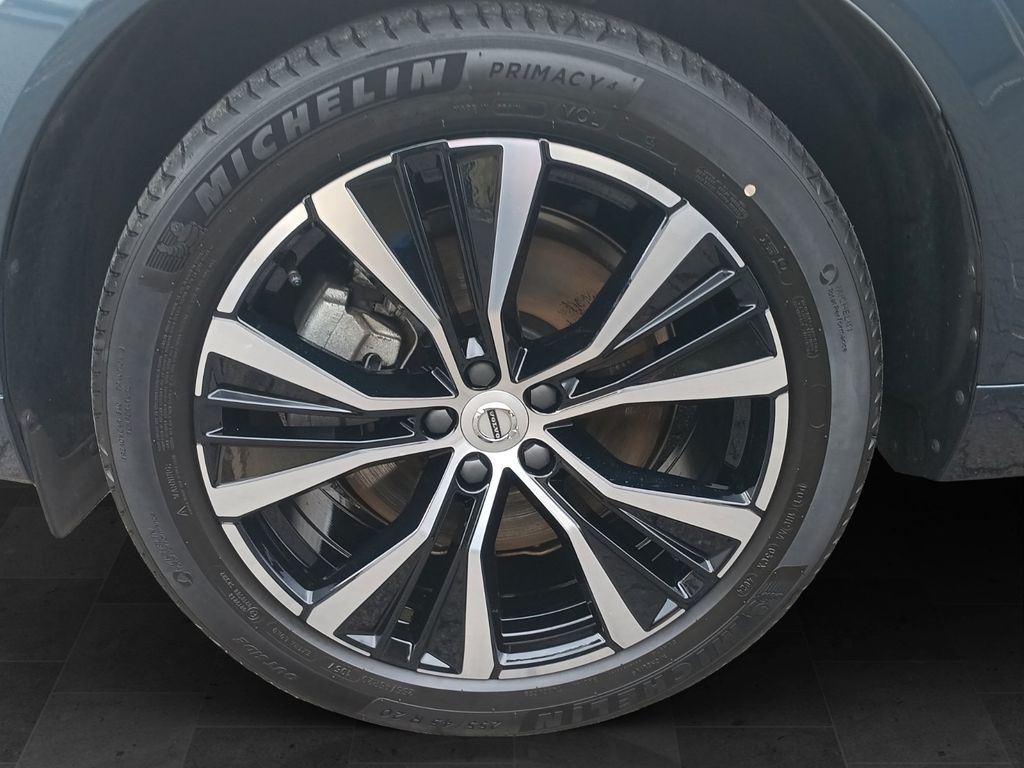 Volvo XC60 2025