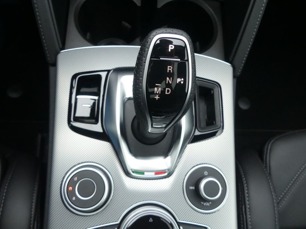 Alfa Romeo Stelvio 2025