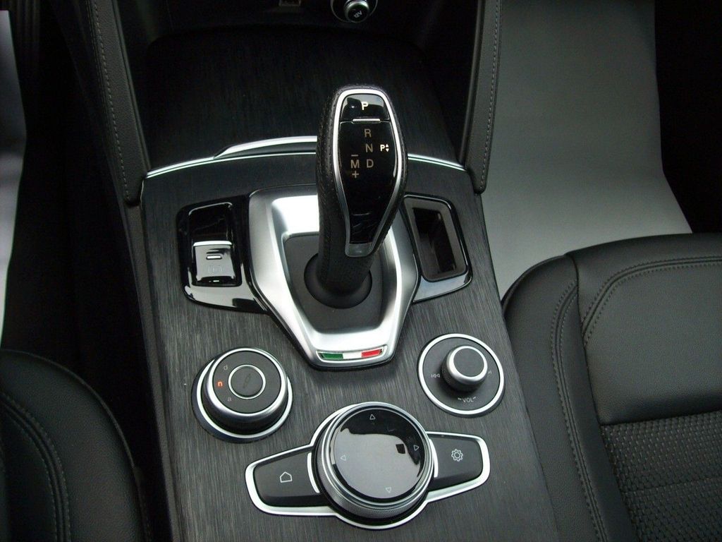 Alfa Romeo Stelvio 2021