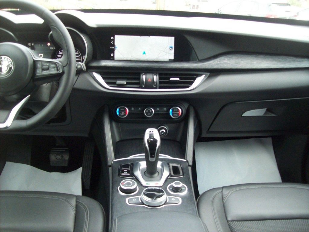 Alfa Romeo Stelvio 2021