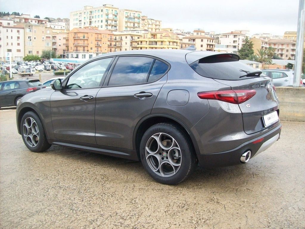 Alfa Romeo Stelvio 2021