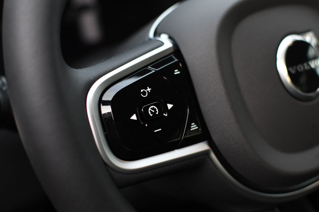 Volvo XC60 2025