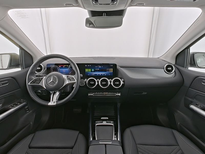 Mercedes-Benz B 220 2024