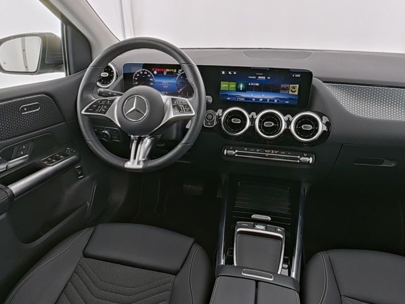 Mercedes-Benz B 220 2024