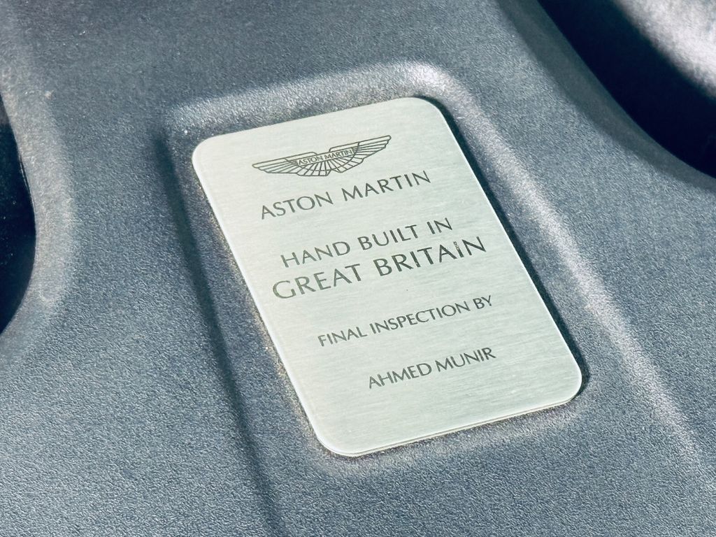 Aston Martin V8 Vantage 2022