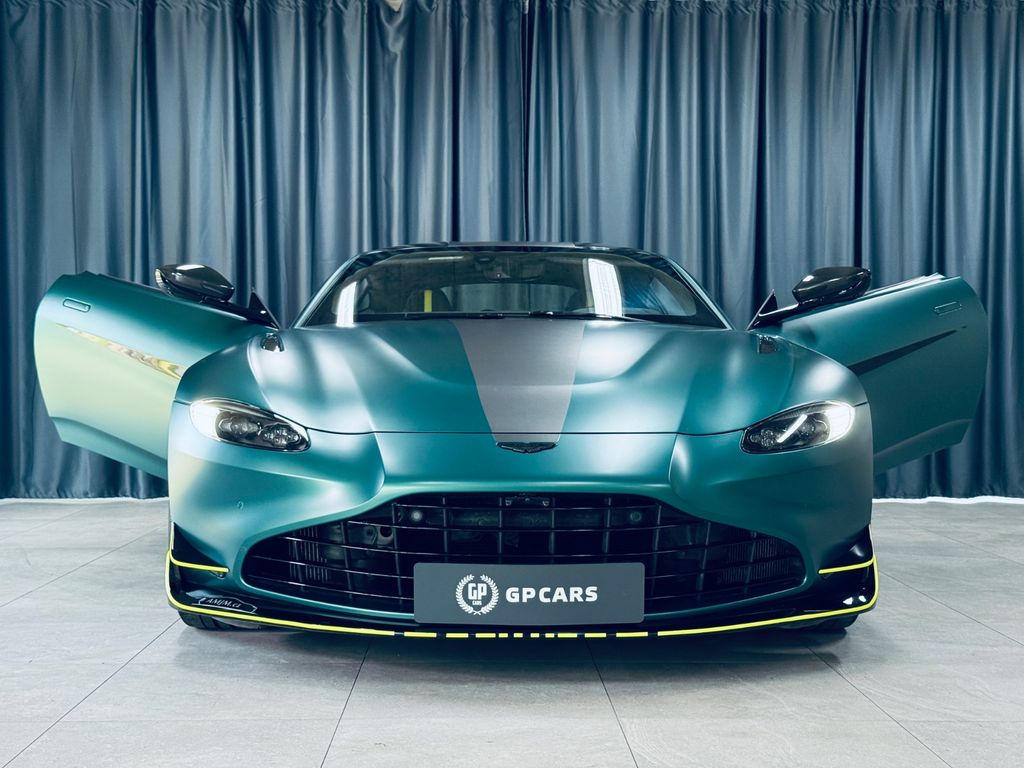 Aston Martin V8 Vantage 2022