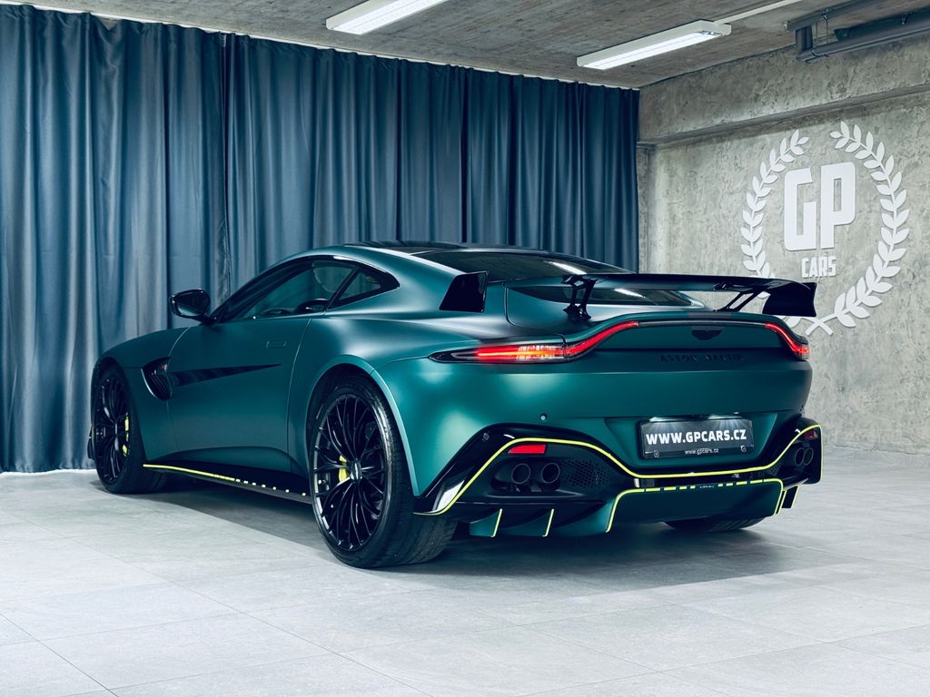 Aston Martin V8 Vantage 2022