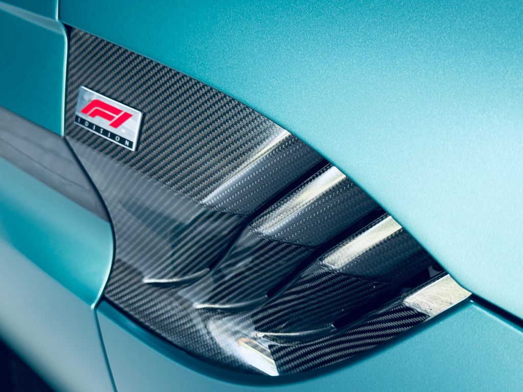 Aston Martin V8 Vantage 2022