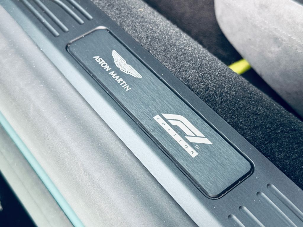 Aston Martin V8 Vantage 2022