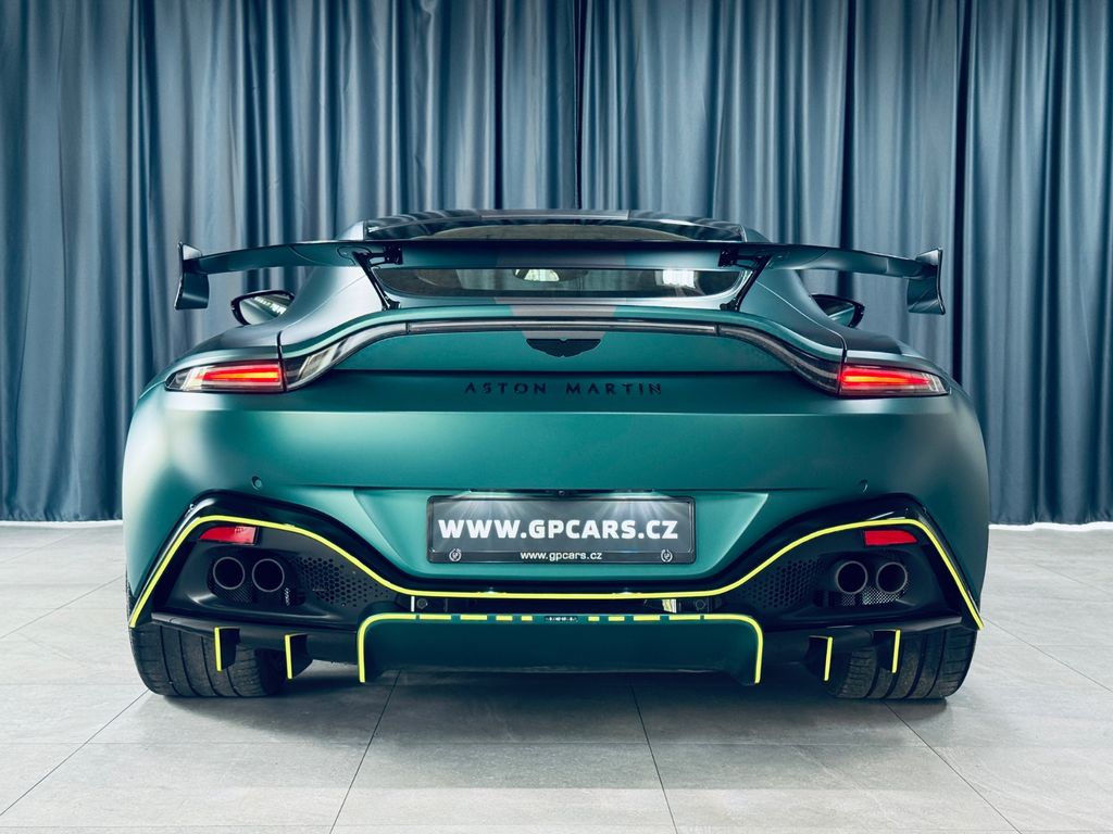 Aston Martin V8 Vantage 2022