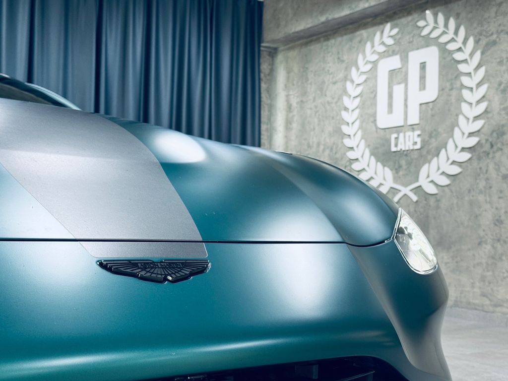 Aston Martin V8 Vantage 2022