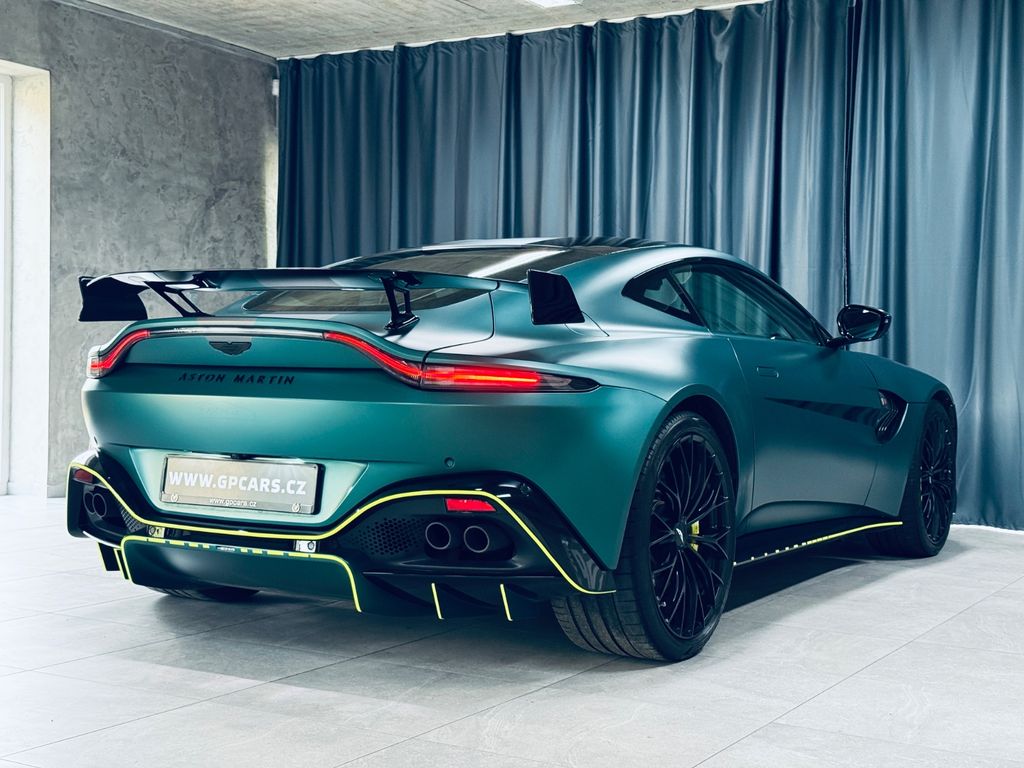Aston Martin V8 Vantage 2022