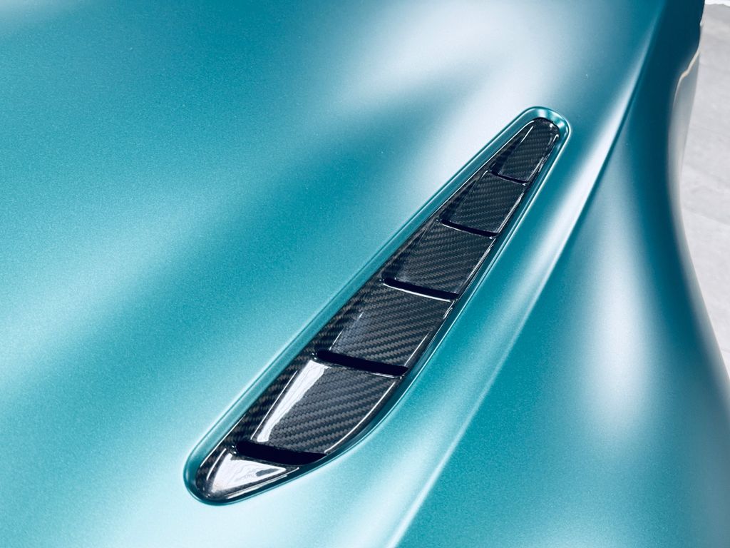 Aston Martin V8 Vantage 2022