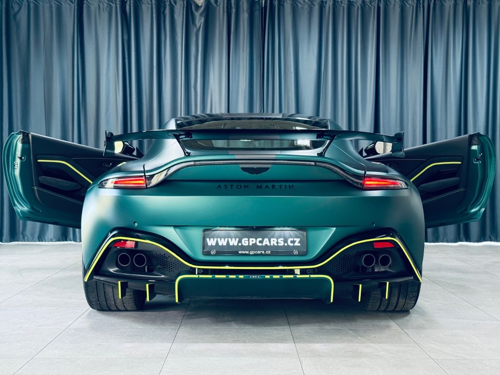 Aston Martin V8 Vantage 2022