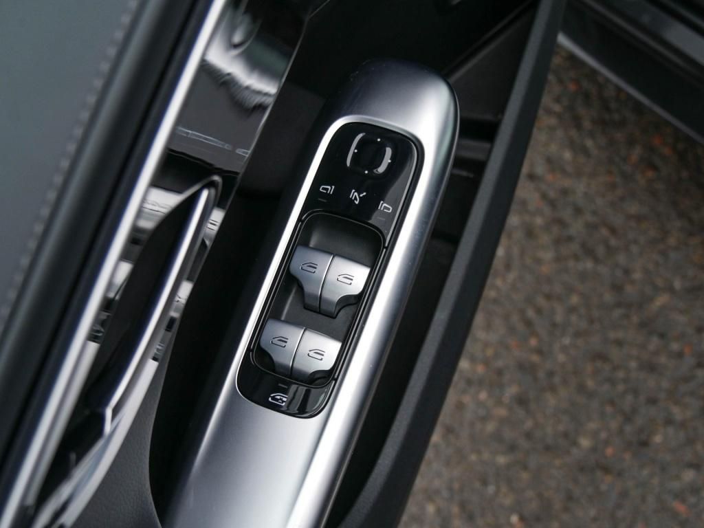 Mercedes-Benz C 300 2025