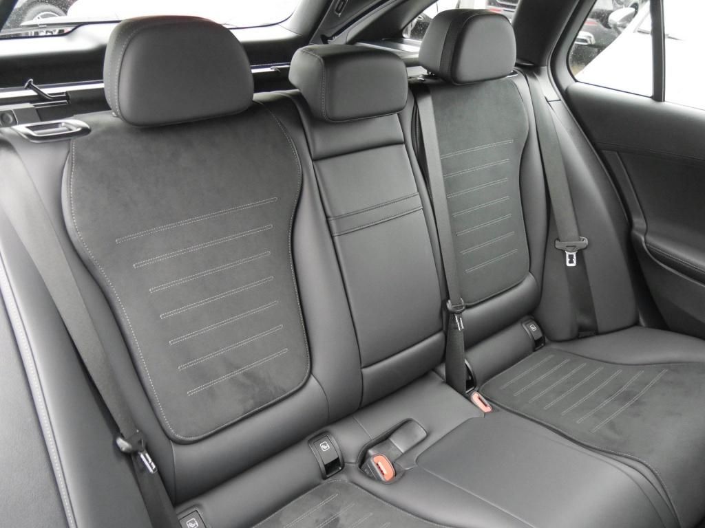 Mercedes-Benz C 300 2025