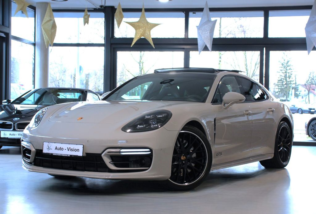 Porsche Panamera 2022