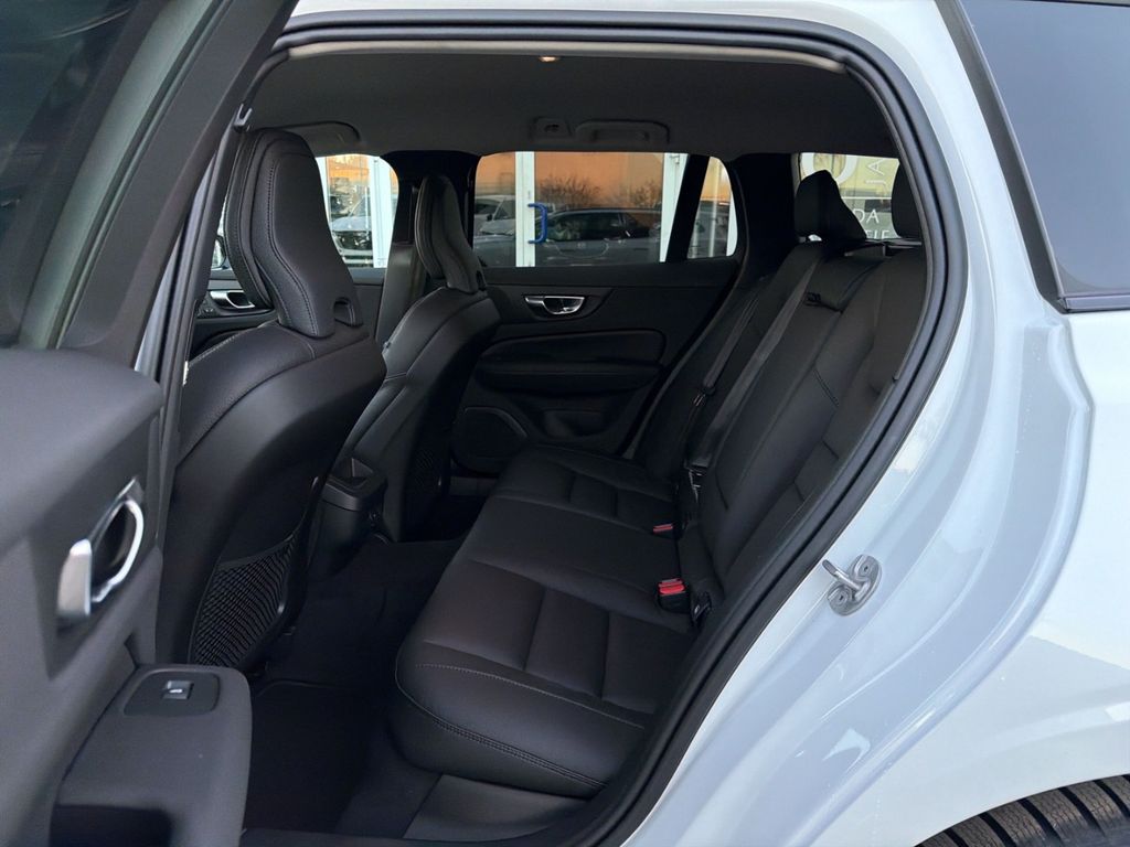 Volvo V60 2025