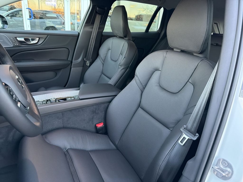 Volvo V60 2025