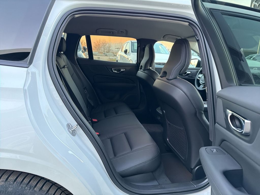 Volvo V60 2025
