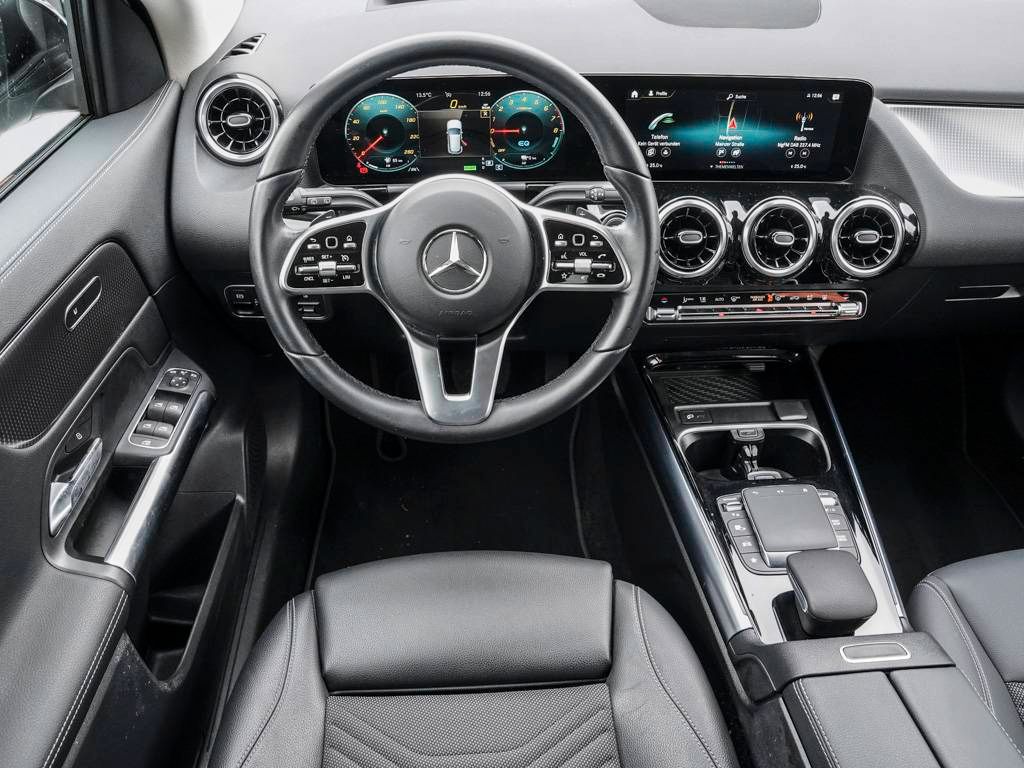 Mercedes-Benz GLA 250 2023