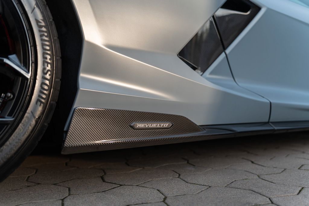 Lamborghini Revuelto 2025