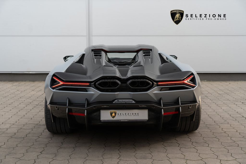 Lamborghini Revuelto 2025