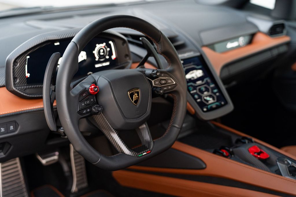 Lamborghini Revuelto 2025
