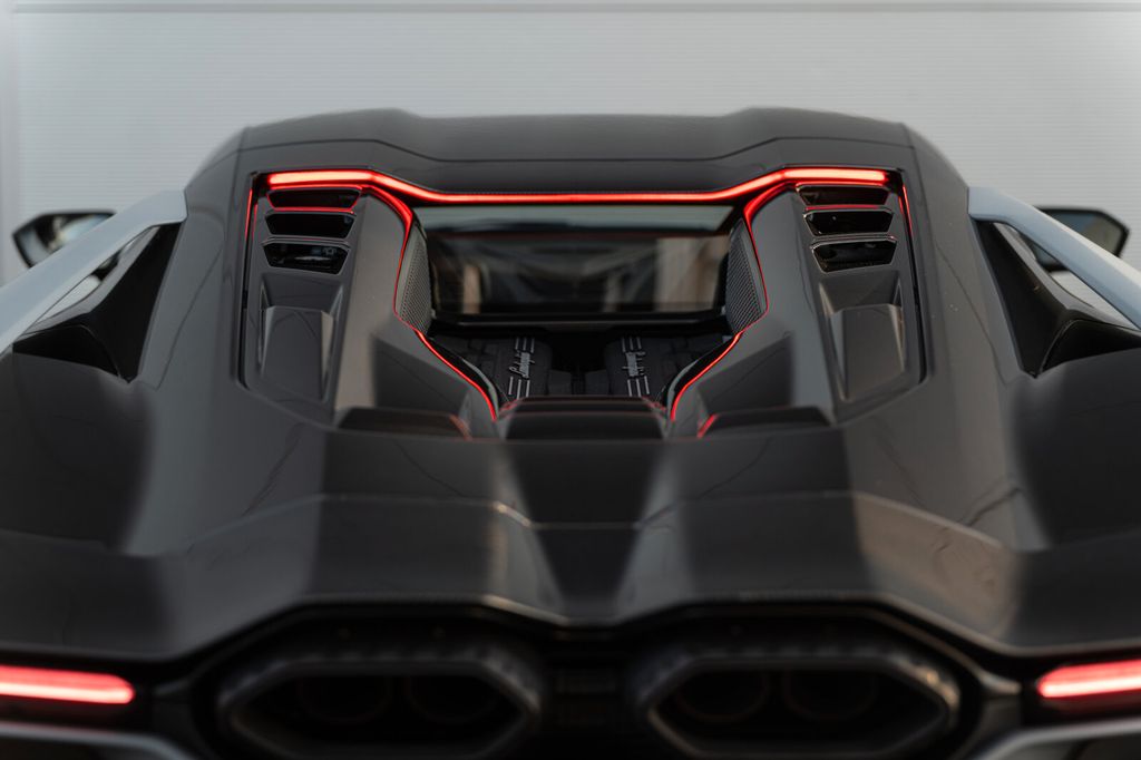 Lamborghini Revuelto 2025