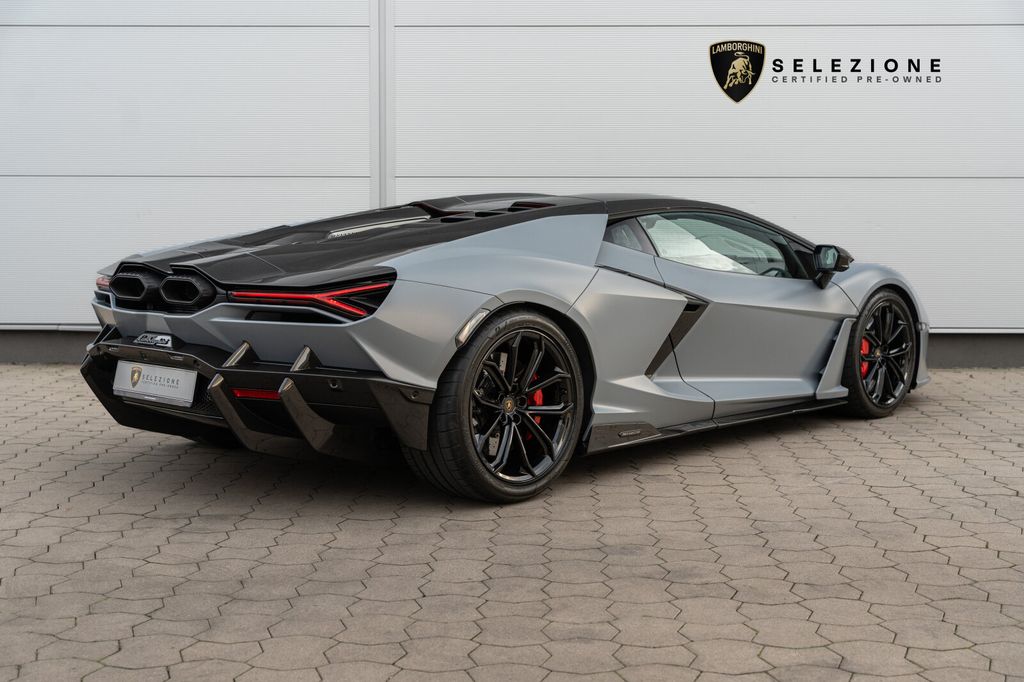 Lamborghini Revuelto 2025