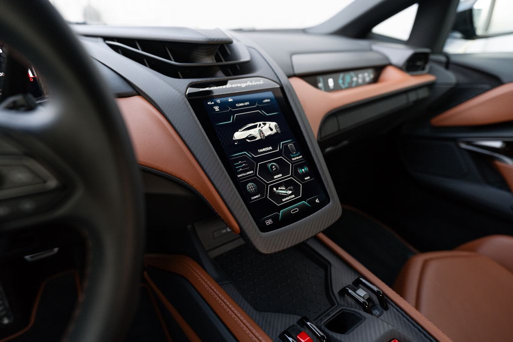 Lamborghini Revuelto 2025